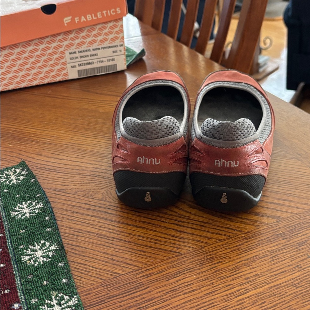 Ahnu slip on shoes 10 - Picture 3 of 4
